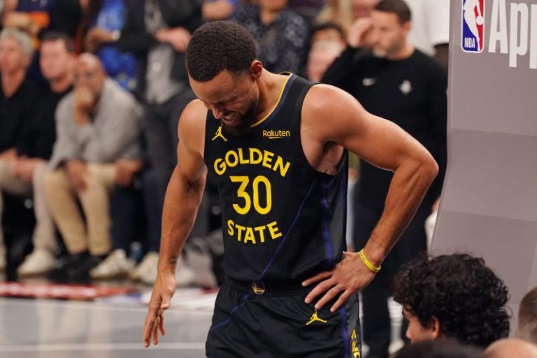 Steph Curry expected to miss time with quad injury