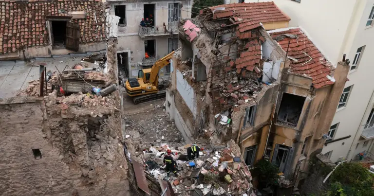 4 American tourists dead after building explosion and collapse in Athens